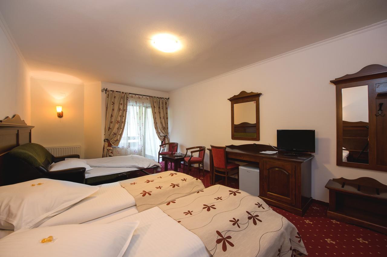 Complex Craiasa Muntilor Moieciu Hotel มัวเยชู เด ซุส ภายนอก รูปภาพ