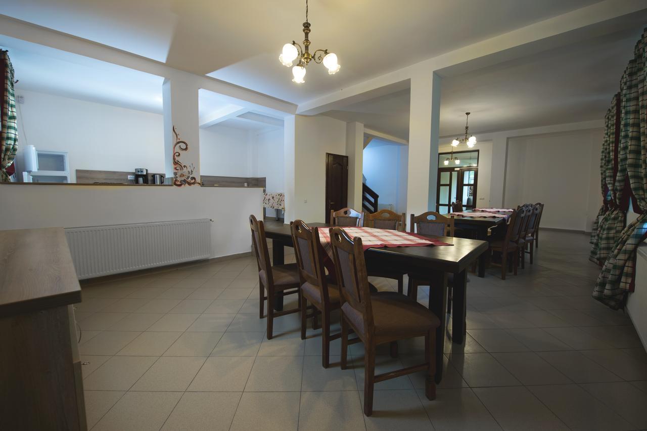 Complex Craiasa Muntilor Moieciu Hotel มัวเยชู เด ซุส ภายนอก รูปภาพ